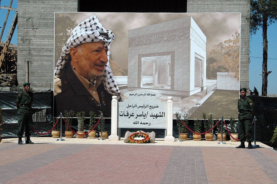 Yassir Arafat fik at vide af Syriens tidligere diktator Hafez al-Assad, at han ikke repræsenterede Palæstina. – Der findes ikke noget palæstinensisk folk. Her fra Arafats mausoleum i Ramallah. Foto: Maureen, Wikimedia Commons Yassir Arafat fik at vide af Syriens tidligere diktator Hafez al-Assad, at han ikke repræsenterede Palæstina. – Der findes ikke noget palæstinensisk folk. Her fra Arafats mausoleum i Ramallah. Foto: Maureen, Wikimedia Commons