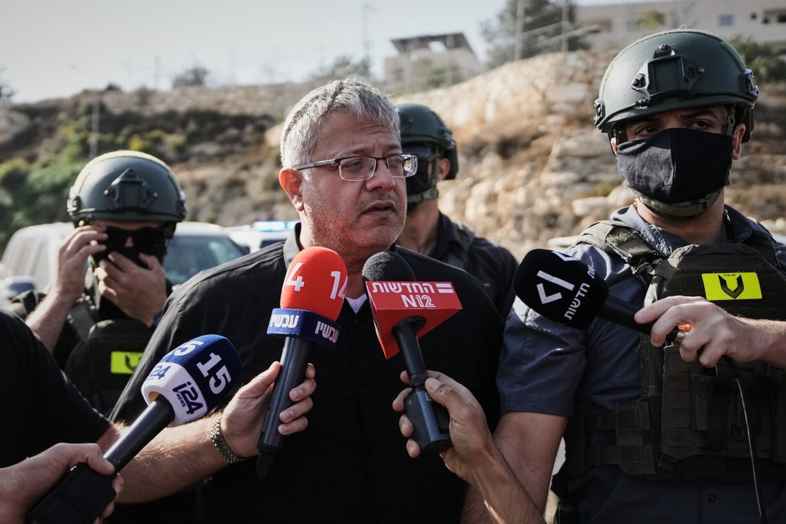Israels minister for national sikkerhed, Itamar Ben-Gvir, kræver, at Det Palæstinensiske Selvstyre i Judæa og Samaria opløses efter fredagens angreb uden for Hebron. Foto: AP / NTB Israels minister for national sikkerhed, Itamar Ben-Gvir, kræver, at Det Palæstinensiske Selvstyre i Judæa og Samaria opløses efter fredagens angreb uden for Hebron. Foto: AP / NTB