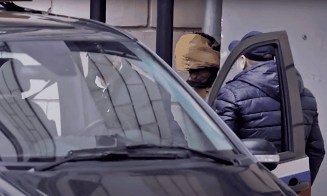 Wall Street Journal journalist Evan Gershkovich is taken to court by Russian police. Photo: Screenshot from YouTube. Wall Street Journal journalist Evan Gershkovich is taken to court by Russian police. Photo: Screenshot from YouTube.