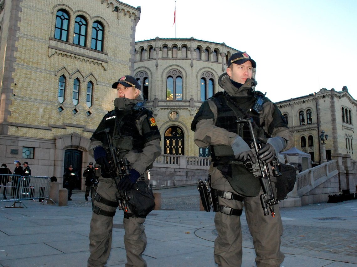he police introduce temporary weaponry due to a heightened threat assessment from the PST. Photo:Øvelse Tyr / Flikr he police introduce temporary weaponry due to a heightened threat assessment from the PST. Photo:Øvelse Tyr / Flikr