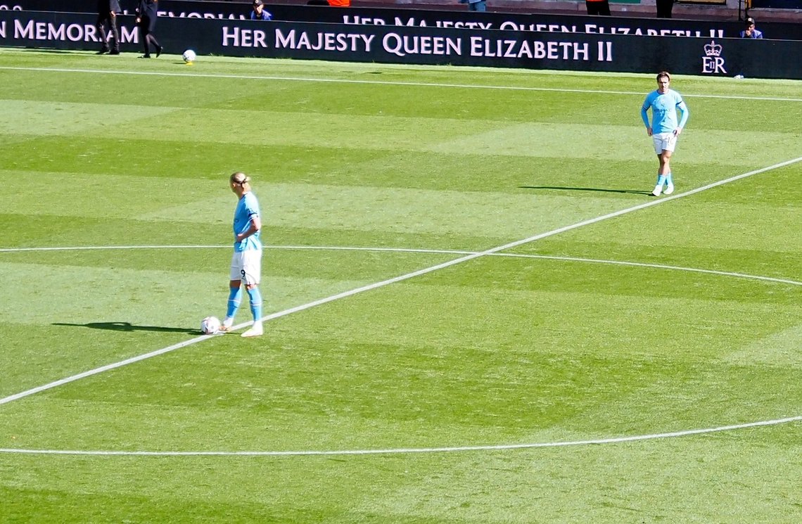 Haaland with penalty miss, scores and sees Manchester City through in the Champions League.
Photo: Bex Walton, CC BY 2.0, Wikimedia Commons Haaland with penalty miss, scores and sees Manchester City through in the Champions League.
Photo: Bex Walton, CC BY 2.0, Wikimedia Commons