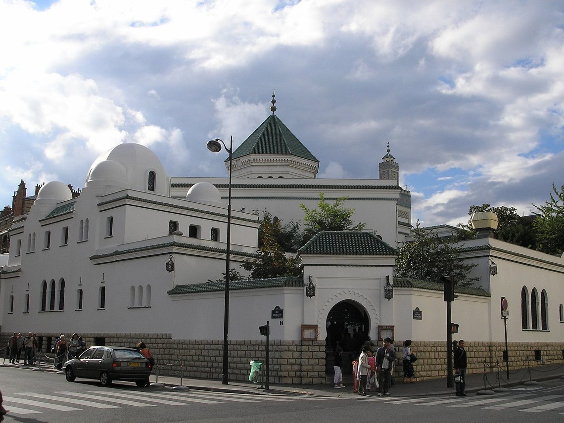 The mosque in Paris is the centre of the largest Muslim community in Western Europe. Photo: Gryffindor, CC BY-SA 3.0, Wikimedia Commons The mosque in Paris is the centre of the largest Muslim community in Western Europe. Photo: Gryffindor, CC BY-SA 3.0, Wikimedia Commons