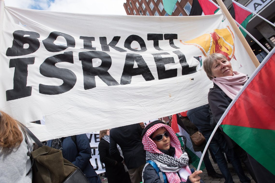 OSLO - MAY 1: Solidarity activists carry banners calling for a boycott of Israel during the May Day parade in Oslo, Norway, May 1, 2016. Photo: Shutterstock, Ryan Rodrick Beiler, Norway. OSLO - MAY 1: Solidarity activists carry banners calling for a boycott of Israel during the May Day parade in Oslo, Norway, May 1, 2016. Photo: Shutterstock, Ryan Rodrick Beiler, Norway.