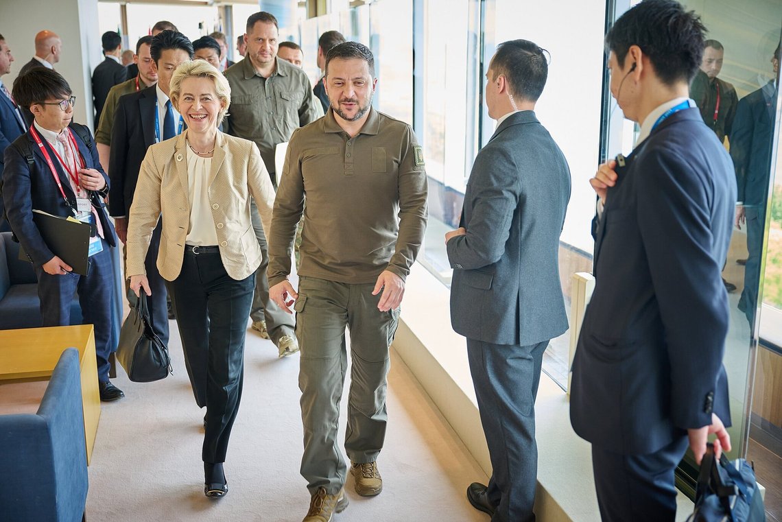 Ursula von der Leyen, on the left, and Ukrainian President Volodymyr Zelensky. Photo: European Commission (Dati Bendo), Attribution, via Wikimedia Commons Ursula von der Leyen, on the left, and Ukrainian President Volodymyr Zelensky. Photo: European Commission (Dati Bendo), Attribution, via Wikimedia Commons