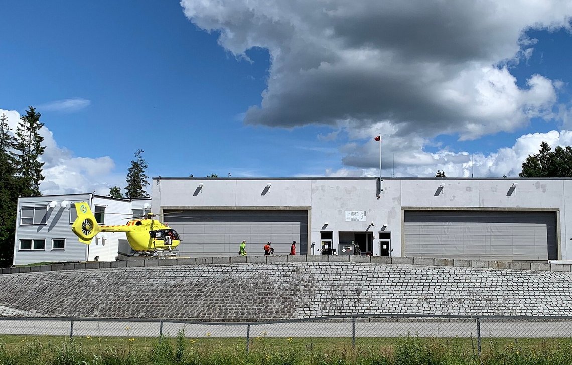 A man has been picked up by the air ambulance stabbing at Råholt. FILE: H145 air ambulance helicopter of Norway. Photo: Annikdance, CC BY-SA 4.0, Wikimedia Commons A man has been picked up by the air ambulance stabbing at Råholt. FILE: H145 air ambulance helicopter of Norway. Photo: Annikdance, CC BY-SA 4.0, Wikimedia Commons