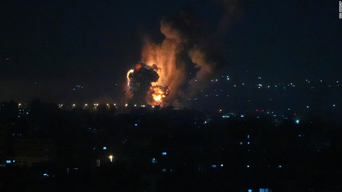 Explosions in Gaza City after Israeli airstrikes on Wednesday. NTB has no pictures from the explosions in Israel. Photo: Adel Hana Explosions in Gaza City after Israeli airstrikes on Wednesday. NTB has no pictures from the explosions in Israel. Photo: Adel Hana