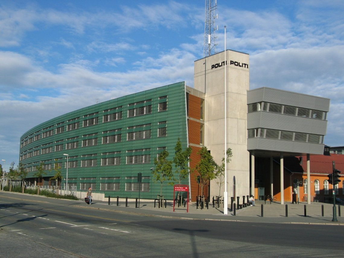 Three young men are charged with deprivation of liberty in Trondheim. The picture shows the police station in Brattøra. Photo: HuBar/Wikipedia Three young men are charged with deprivation of liberty in Trondheim. The picture shows the police station in Brattøra. Photo: HuBar/Wikipedia