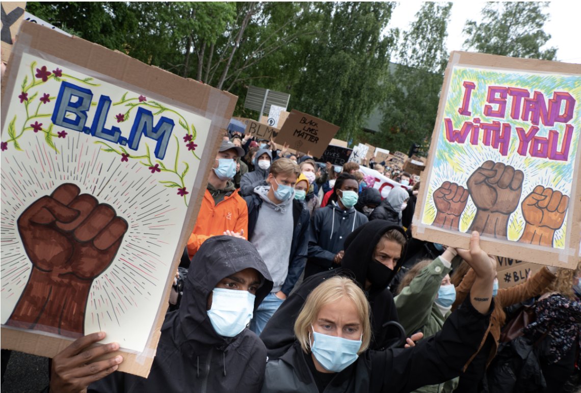 OSLO - JUNE 5, 2020: Thousands march from the U.S. embassy to Norwegian parliament to express solidarity with the Black Lives Matter movement, Oslo, Norway, June 5, 2020. Photo: Shutterstock, Ryan Rodrick Beiler. Norway. OSLO - JUNE 5, 2020: Thousands march from the U.S. embassy to Norwegian parliament to express solidarity with the Black Lives Matter movement, Oslo, Norway, June 5, 2020. Photo: Shutterstock, Ryan Rodrick Beiler. Norway.