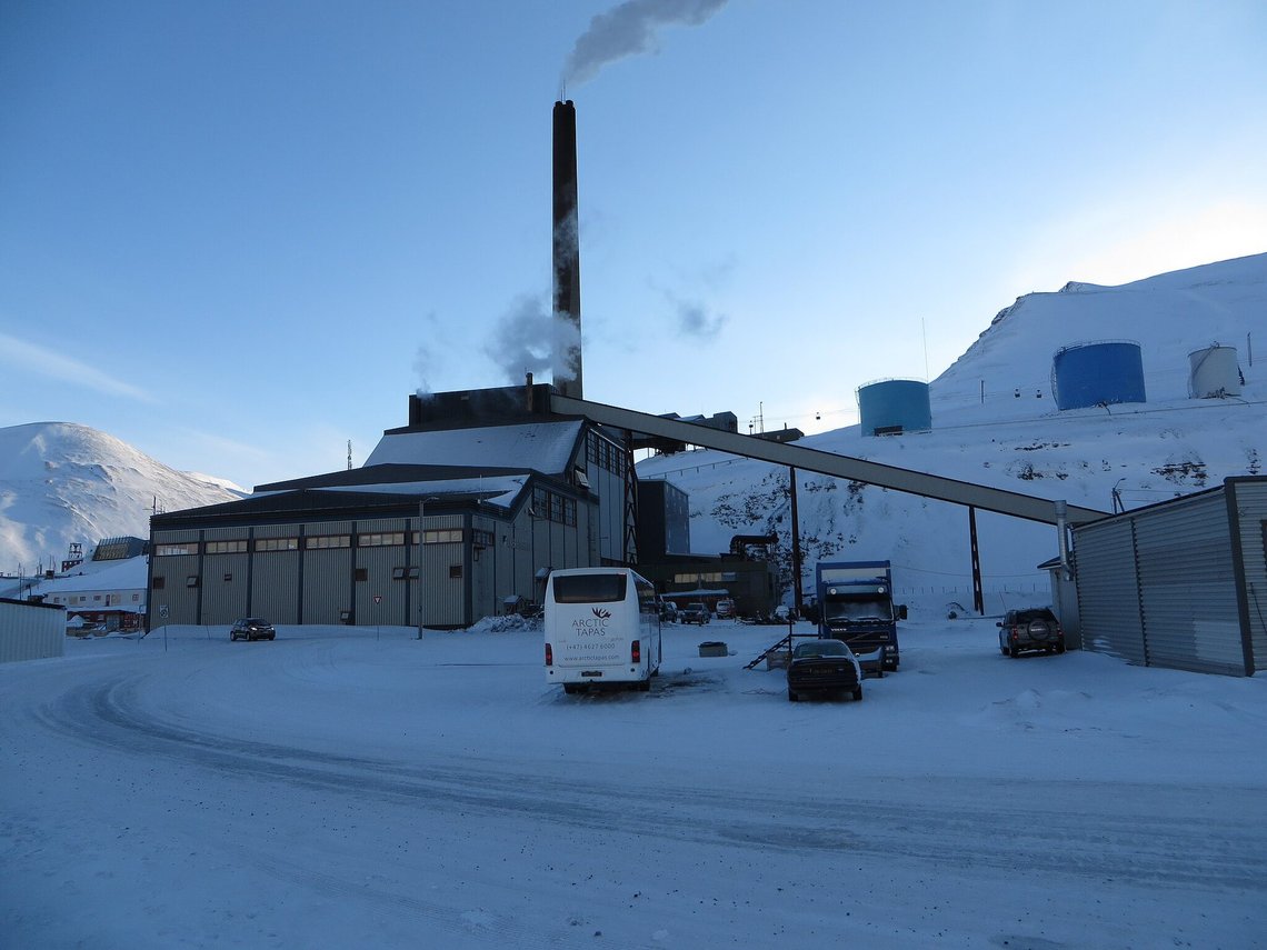 This building near the Port of Longyearbyen is home to Energiverket, the coal driven power plant which produces all the electricity in Longyear City. It used to get coal from nearby mines but today the coal is sent by trucks from coal mine 7 (Gruve 7) about 15 km (10 mi) up the Adventdalen valley. This building near the Port of Longyearbyen is home to Energiverket, the coal driven power plant which produces all the electricity in Longyear City. It used to get coal from nearby mines but today the coal is sent by trucks from coal mine 7 (Gruve 7) about 15 km (10 mi) up the Adventdalen valley.