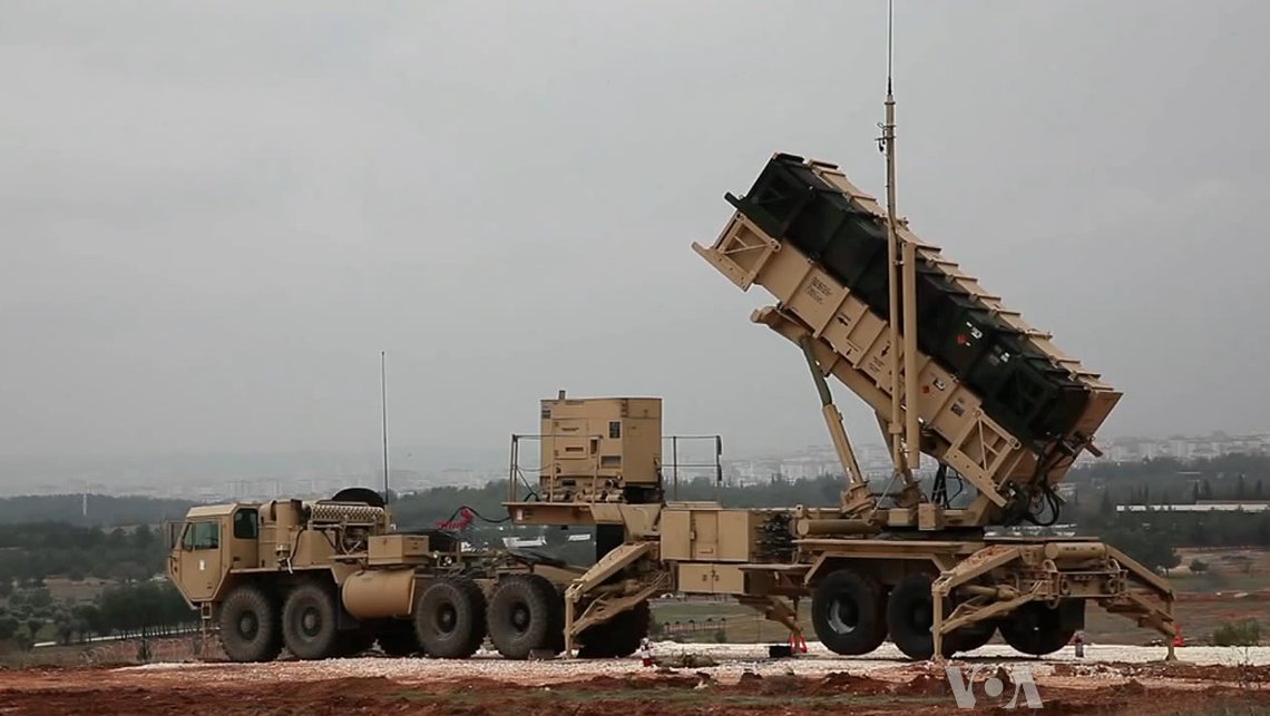More deliveries of the American Patriot system are among the types of weapons and ammunition Kiev is calling for. If not, the spring offensive is in danger, says an adviser to Zelenskyj. Archive photo: Voice of America: Scott Bobb, Public domain, via Wikimedia Commons More deliveries of the American Patriot system are among the types of weapons and ammunition Kiev is calling for. If not, the spring offensive is in danger, says an adviser to Zelenskyj. Archive photo: Voice of America: Scott Bobb, Public domain, via Wikimedia Commons