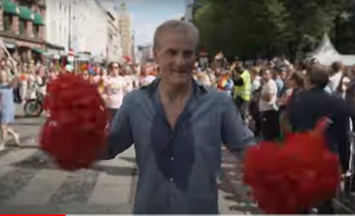 A blurry screenshot of Norway's Prime Minister Jonas Gahr Støre dancing in the Oslo Pride Parade last time it was held, in 2019. Screenshot: YouTube A blurry screenshot of Norway's Prime Minister Jonas Gahr Støre dancing in the Oslo Pride Parade last time it was held, in 2019. Screenshot: YouTube