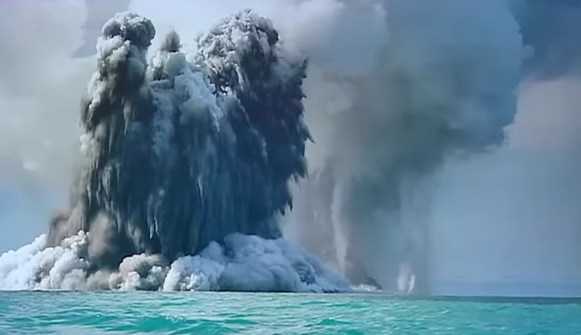 Photo: Screenshot from YouTube. The Tonga volcanic eruption sent an estimated 146 metric megatons (one million metric tons) of water into the stratosphere, several kilometers above the planet's surface. Photo: Screenshot from YouTube. The Tonga volcanic eruption sent an estimated 146 metric megatons (one million metric tons) of water into the stratosphere, several kilometers above the planet's surface.