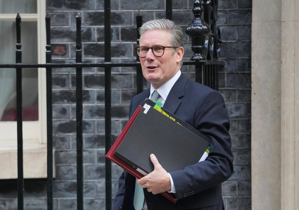Keir Starmer and his government want to be Britain's new nanny. The government is working on a ten-year plan to sort out the public healthcare system, which is in a broken state. Photo: Kin Cheung / AP / NTB Keir Starmer and his government want to be Britain's new nanny. The government is working on a ten-year plan to sort out the public healthcare system, which is in a broken state. Photo: Kin Cheung / AP / NTB