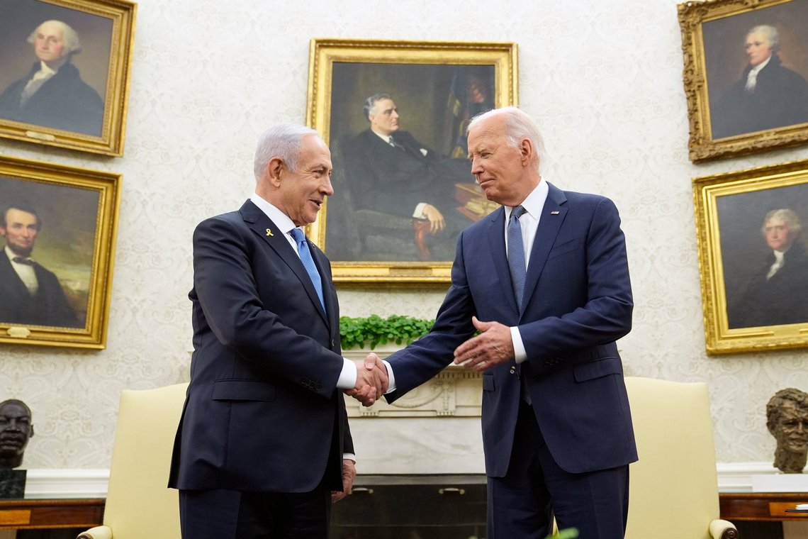 Benjamin Netanyahu politely greets Joe Biden in the Oval Office. But increasingly, Israel is ignoring the wishes of the White House. Photo: AP /Susan Walsh/ NTB Benjamin Netanyahu politely greets Joe Biden in the Oval Office. But increasingly, Israel is ignoring the wishes of the White House. Photo: AP /Susan Walsh/ NTB