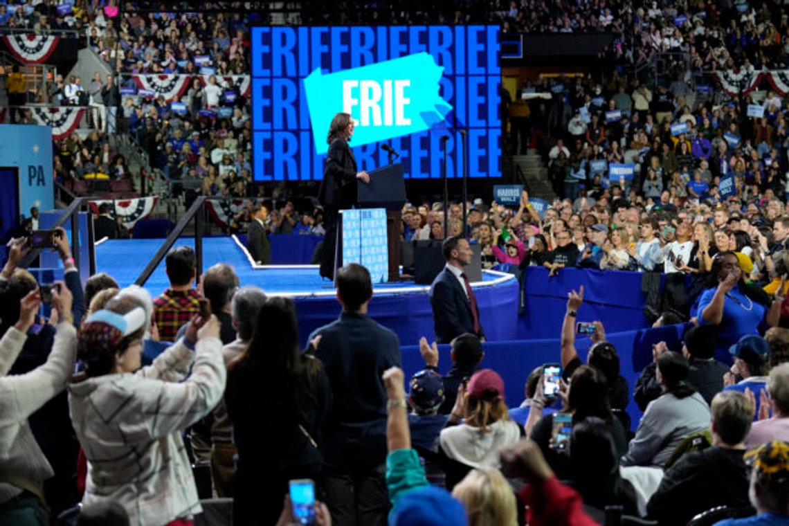 Democratic presidential candidate Kamala Harris held a campaign rally in Erie, Pennsylvania on Monday. She described Donald Trump as an enormous risk for the USA. She herself tries to avoid the media; the risk is too great: Jacquelyn Martin / AP / NTB Democratic presidential candidate Kamala Harris held a campaign rally in Erie, Pennsylvania on Monday. She described Donald Trump as an enormous risk for the USA. She herself tries to avoid the media; the risk is too great: Jacquelyn Martin / AP / NTB