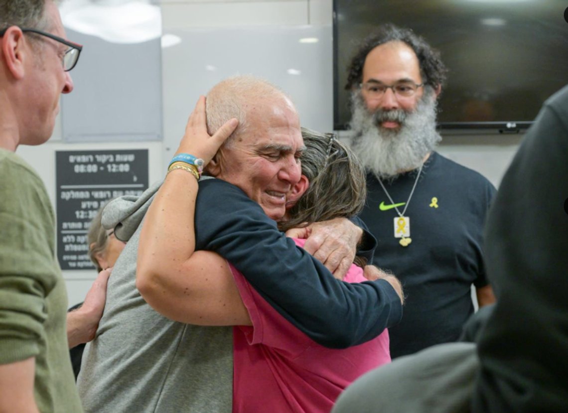 Tears of joy when Gad Moshe Mozes is reunited with her family after 482 days as hostage of the terrorists in Gaza. Photo: IDF/ X Tears of joy when Gad Moshe Mozes is reunited with her family after 482 days as hostage of the terrorists in Gaza. Photo: IDF/ X