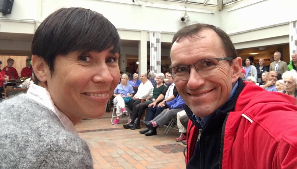 09 SEP 2017: Ine Marie Eriksen Søreide (Conservative Party leader since February 2026; Minister of Foreign Affairs 2017–2021; Minister of Defence 2013–2017) and Espen Barth Eide (Minister of Foreign Affairs since 2023; Minister of Climate and the Environment 2021–2023; World Economic Forum managing director 2014–2016; Minister of Defence 2011–2012). In February 2026, Søreide stated that she had forgotten to register her unpaid board position with the Geneva-based Centre for Humanitarian Dialogue (HD), an NGO that has received approximately NOK 980 million in Norwegian funding; she served on its board from 2021 onward. Her predecessor on the board was Espen Barth Eide. Photo: Facebook 09 SEP 2017: Ine Marie Eriksen Søreide (Conservative Party leader since February 2026; Minister of Foreign Affairs 2017–2021; Minister of Defence 2013–2017) and Espen Barth Eide (Minister of Foreign Affairs since 2023; Minister of Climate and the Environment 2021–2023; World Economic Forum managing director 2014–2016; Minister of Defence 2011–2012). In February 2026, Søreide stated that she had forgotten to register her unpaid board position with the Geneva-based Centre for Humanitarian Dialogue (HD), an NGO that has received approximately NOK 980 million in Norwegian funding; she served on its board from 2021 onward. Her predecessor on the board was Espen Barth Eide. Photo: Facebook