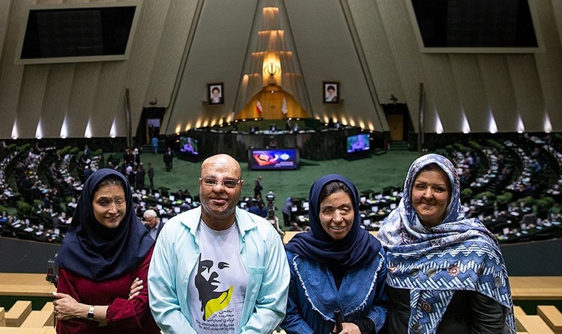 Iranian acid attack victims in the Iranian parliament, 19. May 2019. Photo: Wikimedia Commons Iranian acid attack victims in the Iranian parliament, 19. May 2019. Photo: Wikimedia Commons