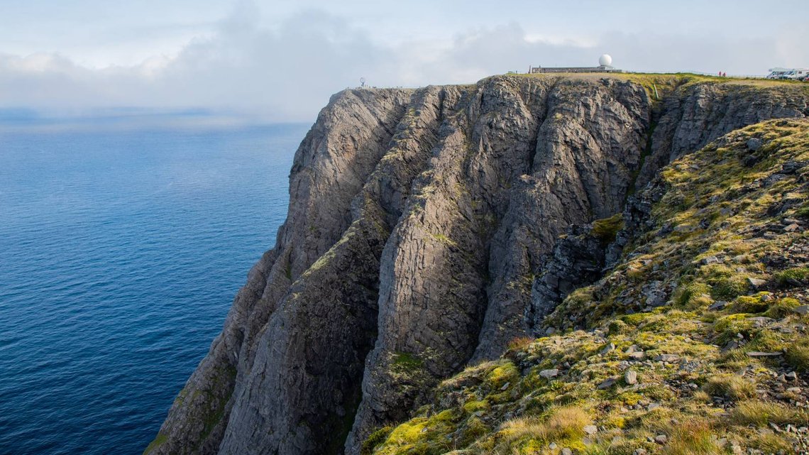 The dispute over the North Cape Plateau concerns the fact that the entrance fees have gone to private operators instead of to the local population. Photo: NRK The dispute over the North Cape Plateau concerns the fact that the entrance fees have gone to private operators instead of to the local population. Photo: NRK