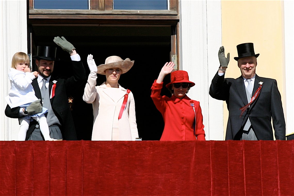 Members of the Royal House at 2007 Constitution Day celebrations with Princess Ingrid Alexandra, Crown Prince Haakon, Crown Princess Mette-Marit, Queen Sonja and King Harald V. Photo: Wikipedia Members of the Royal House at 2007 Constitution Day celebrations with Princess Ingrid Alexandra, Crown Prince Haakon, Crown Princess Mette-Marit, Queen Sonja and King Harald V. Photo: Wikipedia