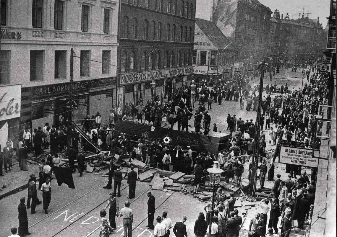 In 1944, Danes demonstrated on Nørrebro, Copenhagen — against the German occupation.
Today, the new invasion forces demonstrate there to praise Iran's Islamic dictator. (Photo: Wikimedia) In 1944, Danes demonstrated on Nørrebro, Copenhagen — against the German occupation.
Today, the new invasion forces demonstrate there to praise Iran's Islamic dictator. (Photo: Wikimedia)