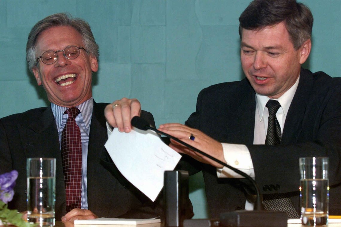 OSLO 1999: The architects behind development aid to the parties, primarily the Christian Democratic Party (KrF): Prime Minister Kjell Magne Bondevik (right) and Minister of Foreign Affairs Knut Vollebæk (left). Photo: Bjørn Sigurdsøn. OSLO 1999: The architects behind development aid to the parties, primarily the Christian Democratic Party (KrF): Prime Minister Kjell Magne Bondevik (right) and Minister of Foreign Affairs Knut Vollebæk (left). Photo: Bjørn Sigurdsøn.