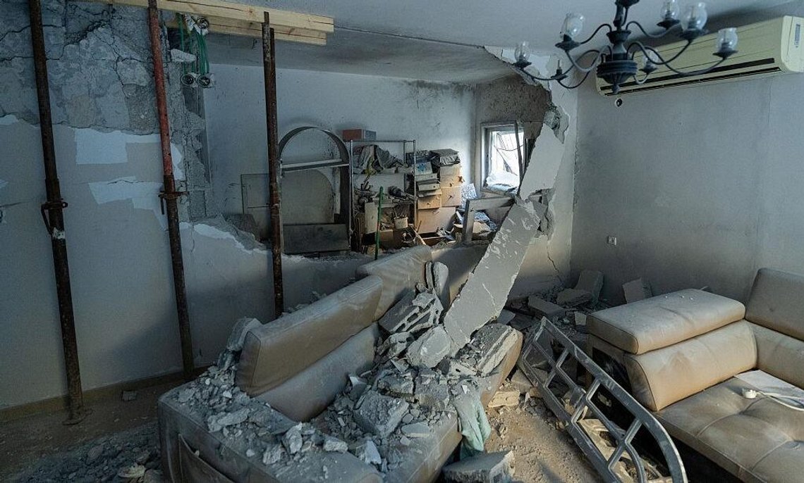 Damage at a residential impact site in Israel following an Iranian missile attack, showing debris and structural destruction after the strike. Photo: Lizzy Shaanan / PikiWiki Israel (CC BY 2.5) Damage at a residential impact site in Israel following an Iranian missile attack, showing debris and structural destruction after the strike. Photo: Lizzy Shaanan / PikiWiki Israel (CC BY 2.5)