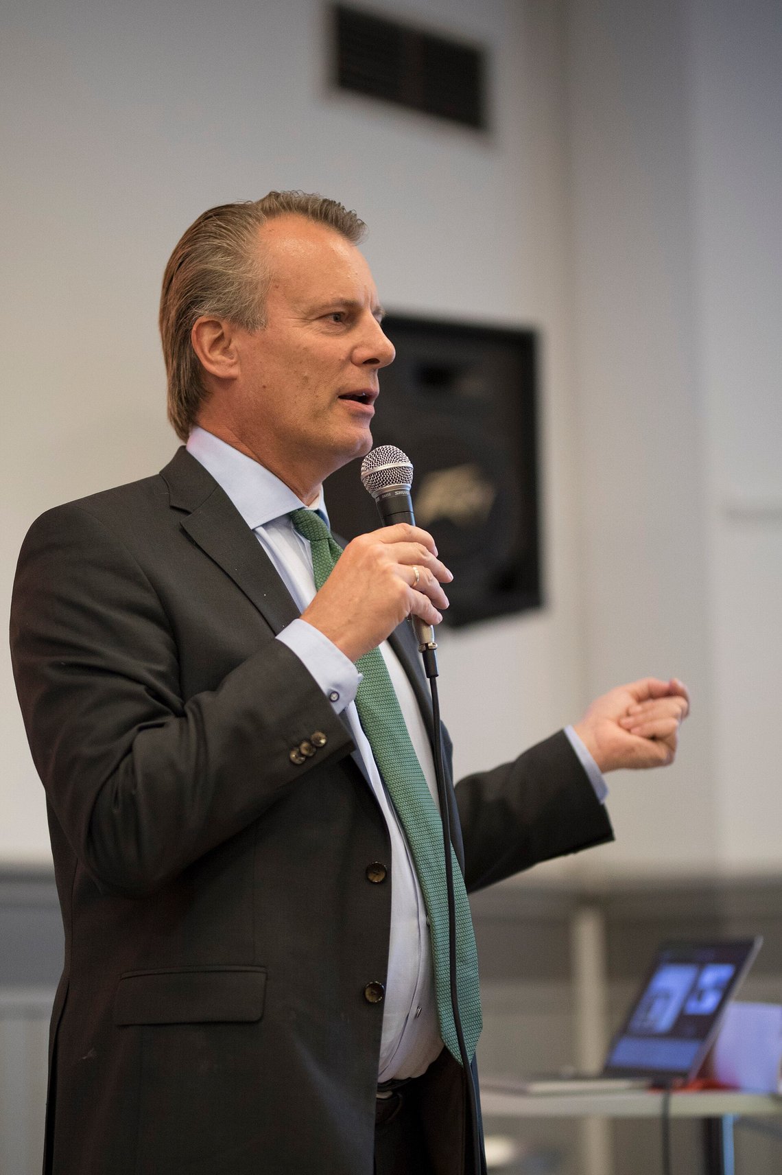 Johan H. Andresen Jr., owner of Ferd, speaking at an event. Photo: Chell Hill / Wikimedia Commons (CC BY-SA 4.0) Johan H. Andresen Jr., owner of Ferd, speaking at an event. Photo: Chell Hill / Wikimedia Commons (CC BY-SA 4.0)