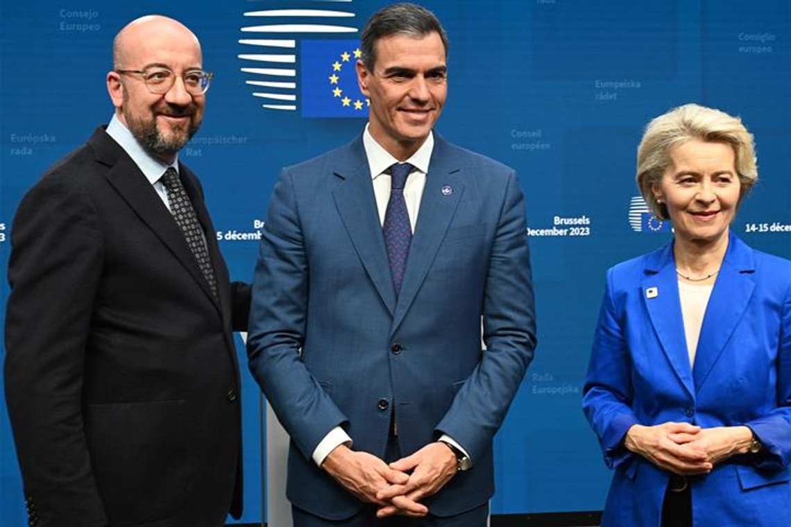 Pedro Sánchez (centre) with European Council President Charles Michel (left) and European Commission President Ursula von der Leyen in Brussels, December 2023.
Credit: EU audiovisual service / Wikimedia Commons Pedro Sánchez (centre) with European Council President Charles Michel (left) and European Commission President Ursula von der Leyen in Brussels, December 2023.
Credit: EU audiovisual service / Wikimedia Commons