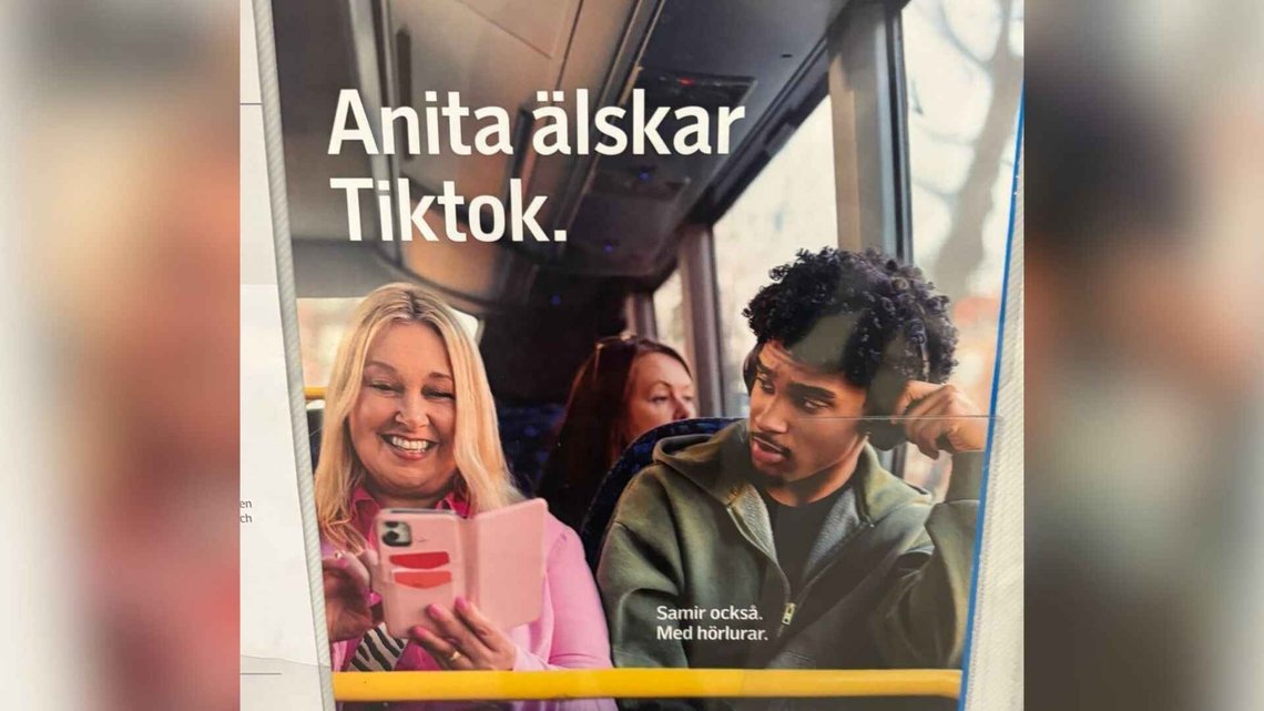 "Anita loves TikTok. Samir too - with headphones" "Anita loves TikTok. Samir too - with headphones"