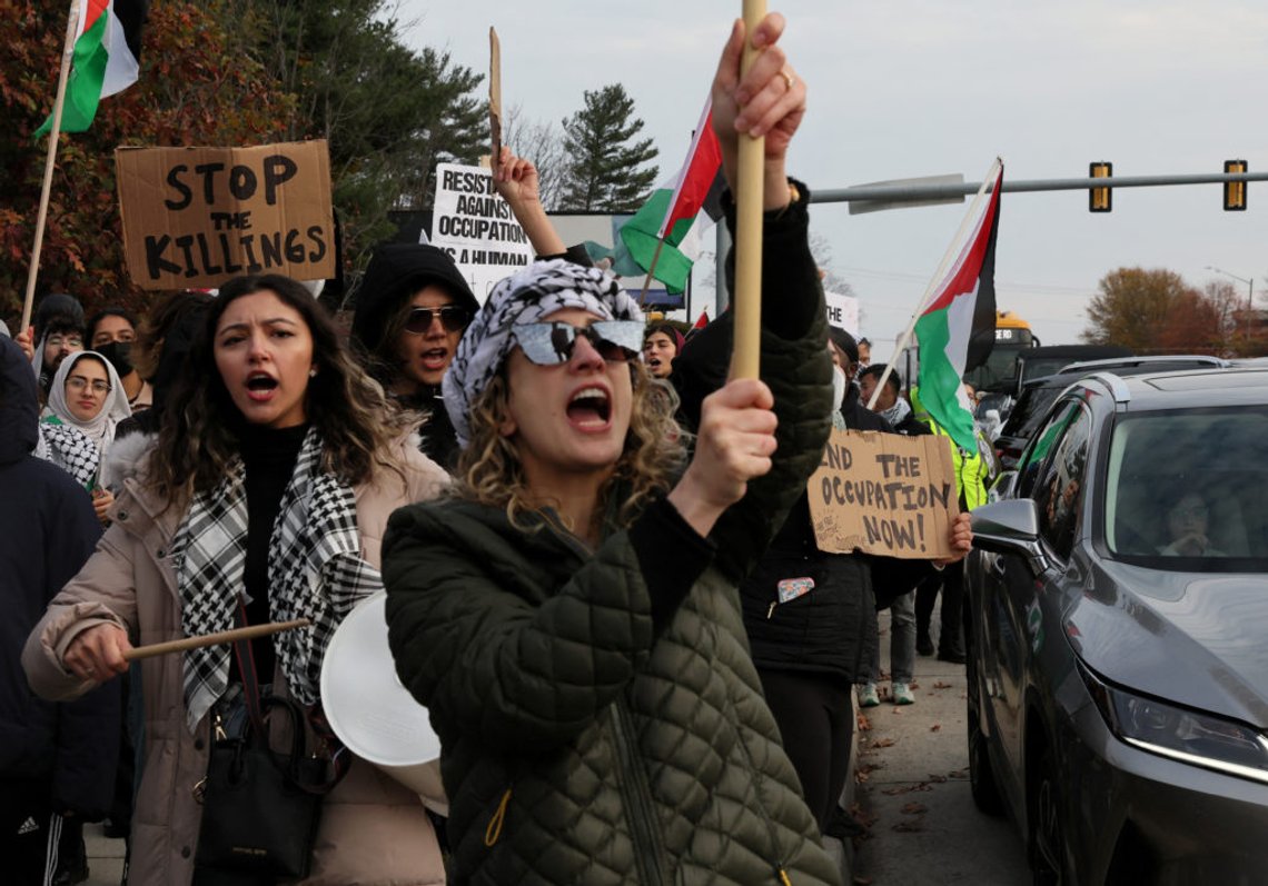 People take part in "Shut it down for Palestine!" protest outside of Tyson's Corner as shoppers participate in Black Friday in Vienna, Virginia, U.S., November 24, 2023. REUTERS/Leah Millis. People take part in "Shut it down for Palestine!" protest outside of Tyson's Corner as shoppers participate in Black Friday in Vienna, Virginia, U.S., November 24, 2023. REUTERS/Leah Millis.