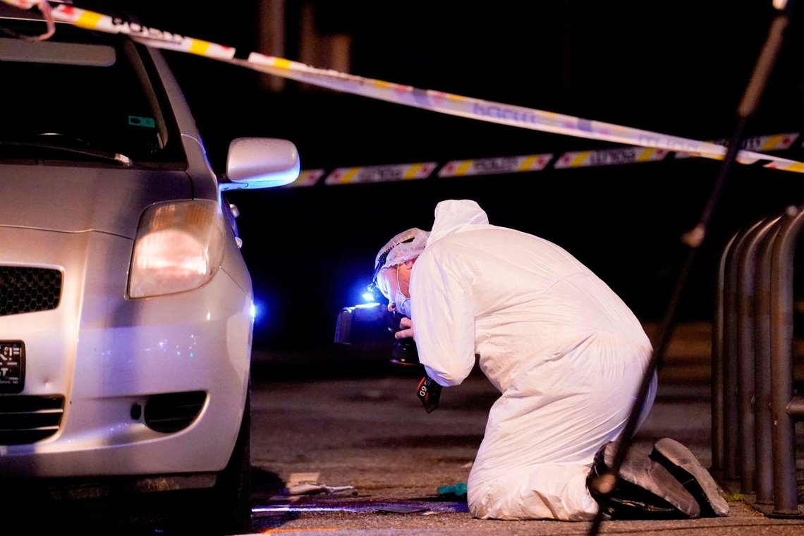 Three years ago, shots were fired at an apartment on Løren in Oslo's East End. The same type of crime. But "no one" remembers. Oslo 20240227. Police were called out to Løren in Oslo during the night between Monday and Tuesday after shots were fired at an apartment. Several bullet holes were found in a door, and a person was seen running from the scene. Three years ago, shots were fired at an apartment on Løren in Oslo's East End. The same type of crime. But "no one" remembers. Oslo 20240227. Police were called out to Løren in Oslo during the night between Monday and Tuesday after shots were fired at an apartment. Several bullet holes were found in a door, and a person was seen running from the scene.