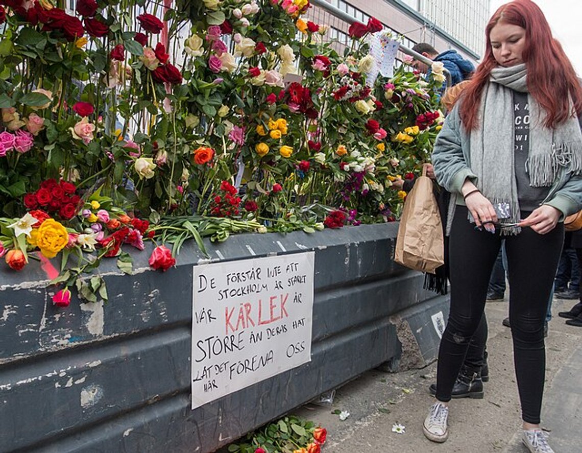 The day after the terrorist attack in Stockholm, which claimed the lives of five people, the scene was transformed into a flourishing demonstration of love. (Photo: Frankie Fouganthin/CC Attribution-Share Alike 4.0) The day after the terrorist attack in Stockholm, which claimed the lives of five people, the scene was transformed into a flourishing demonstration of love. (Photo: Frankie Fouganthin/CC Attribution-Share Alike 4.0)