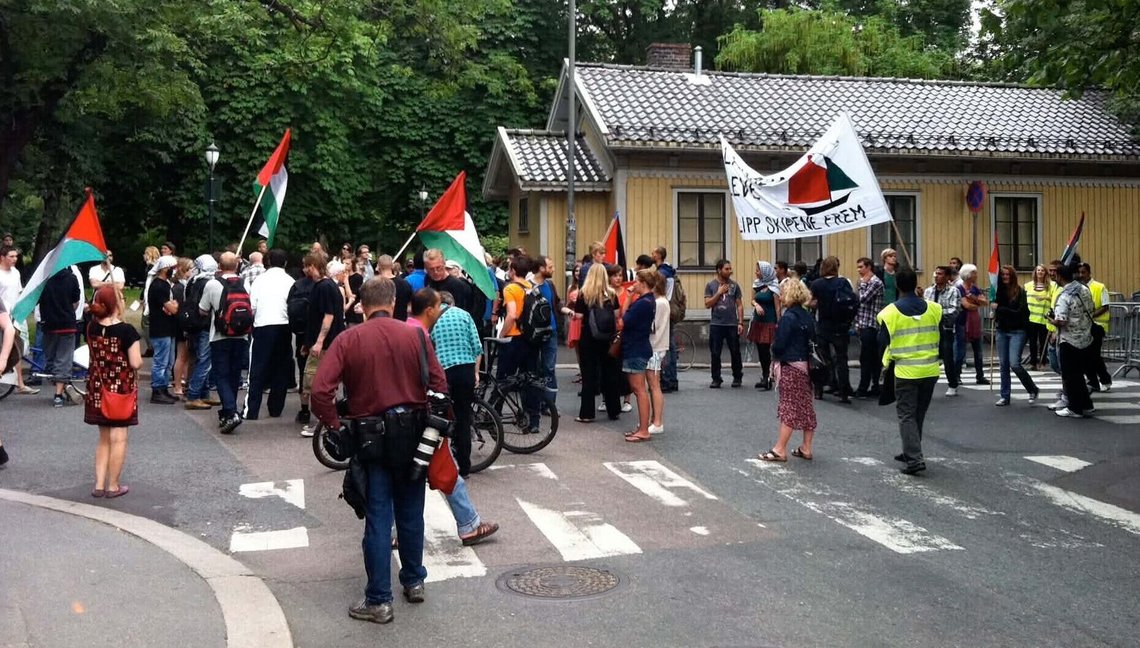 June 30, 2011: Pro-Palestinian "Ship to Gaza" activists gathered behind a police cordon outside the Israeli Embassy in Oslo, Norway: Photo: Christian Borchsenius June 30, 2011: Pro-Palestinian "Ship to Gaza" activists gathered behind a police cordon outside the Israeli Embassy in Oslo, Norway: Photo: Christian Borchsenius