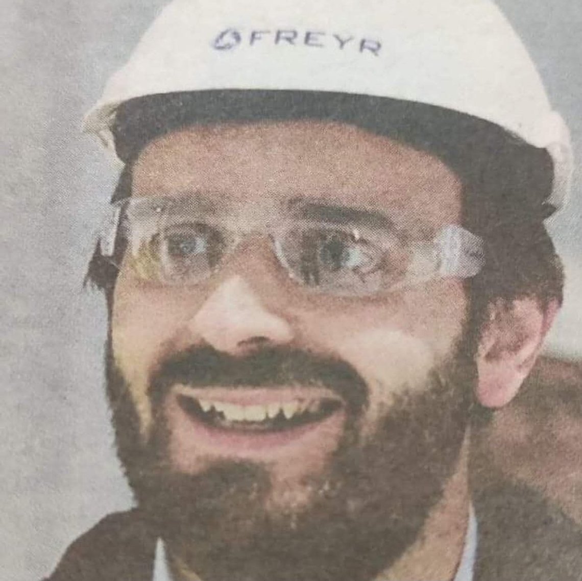 Minister Jan Christian Vestre (Labour Party) inspects the failed Freyr gigafactory in Mo i Rana — the same plant that once promised 2,500 jobs to the local community in exchange for billions in state subsidies. Freyr later pivoted to the USA, abandoning its Norwegian operations, which collapsed while executives walked away with massive salaries. Minister Jan Christian Vestre (Labour Party) inspects the failed Freyr gigafactory in Mo i Rana — the same plant that once promised 2,500 jobs to the local community in exchange for billions in state subsidies. Freyr later pivoted to the USA, abandoning its Norwegian operations, which collapsed while executives walked away with massive salaries.
