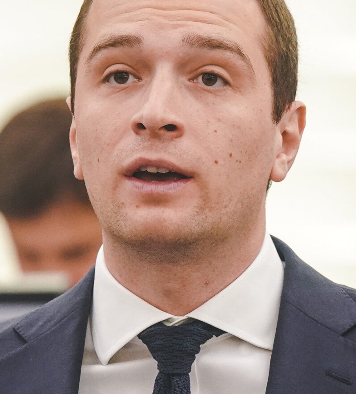 Jordan Bardella is the favorite to win next year’s presidential election in France. He promises a restrictive immigration policy and a fight against the EU’s climate policy. National sovereignty will take precedence over EU law, he says. European Commission President Ursula von der Leyen is incapable of defending European interests, according to Bardella. Jordan Bardella is the favorite to win next year’s presidential election in France. He promises a restrictive immigration policy and a fight against the EU’s climate policy. National sovereignty will take precedence over EU law, he says. European Commission President Ursula von der Leyen is incapable of defending European interests, according to Bardella.