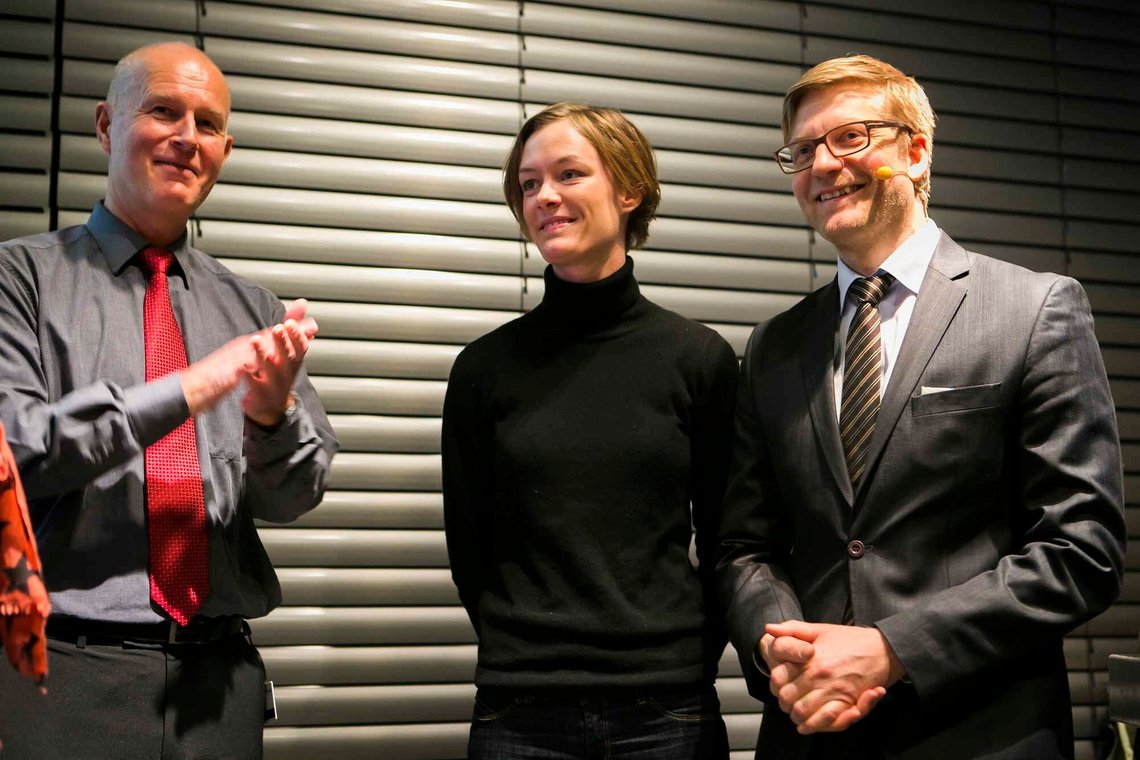 Oslo, 3 January 2013. Newly appointed Director of Health Bjørn Guldvog on Thursday launched the Norwegian Directorate of Health’s new anti-smoking campaign aimed at occasional smokers. Moderator Svein Tore Bergestuen (right) and Labour Party MP Annette Trettebergstuen were persuaded on the spot to stub out their cigarettes. Oslo, 3 January 2013. Newly appointed Director of Health Bjørn Guldvog on Thursday launched the Norwegian Directorate of Health’s new anti-smoking campaign aimed at occasional smokers. Moderator Svein Tore Bergestuen (right) and Labour Party MP Annette Trettebergstuen were persuaded on the spot to stub out their cigarettes.