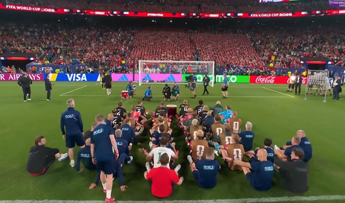 Norway’s national team joined the Viking row on the pitch after the 3–2 win over Senegal, turning a World Cup result into a full Norwegian celebration. Norway’s national team joined the Viking row on the pitch after the 3–2 win over Senegal, turning a World Cup result into a full Norwegian celebration.