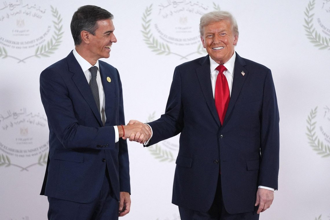 Top politicians are like professional actors. Sánchez and Trump at the summit in Sharm el-Sheikh on 13 Oct. 2025. Photo: La Moncloa, the official website of the Spanish Government. Top politicians are like professional actors. Sánchez and Trump at the summit in Sharm el-Sheikh on 13 Oct. 2025. Photo: La Moncloa, the official website of the Spanish Government.