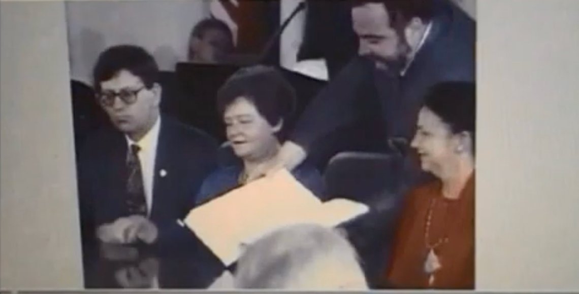 Norwegian Prime Minister Gro Harlem Brundtland signs Norway’s EU accession treaty in Corfu on 24 June 1994, five months before the referendum that rejected membership. To her right is Bjørn Tore Godal, who signed the EEA Agreement on Norway’s behalf in Oporto in 1992; to her left is Trade Minister Grete Knudsen. Justice Minister Grete Faremo, one of the leading women in Brundtland’s government, was also present. Still from video. Norwegian Prime Minister Gro Harlem Brundtland signs Norway’s EU accession treaty in Corfu on 24 June 1994, five months before the referendum that rejected membership. To her right is Bjørn Tore Godal, who signed the EEA Agreement on Norway’s behalf in Oporto in 1992; to her left is Trade Minister Grete Knudsen. Justice Minister Grete Faremo, one of the leading women in Brundtland’s government, was also present. Still from video.