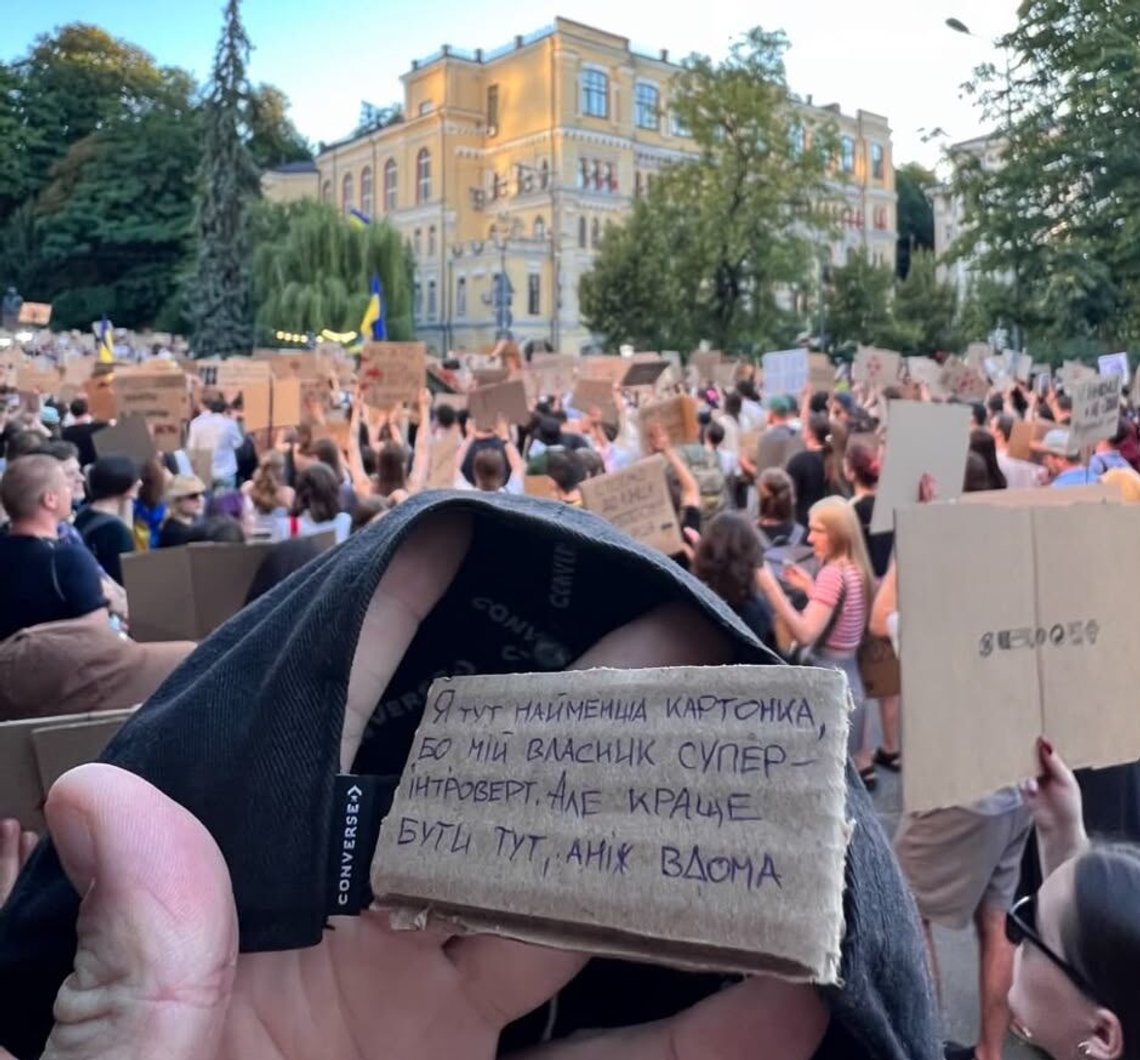 Ukrainian humour: A mother displays her baby's humorous placard: "I'm the smallest placard here because my owner is a super-introvert. But it's better to be here than at home." Ukrainian humour: A mother displays her baby's humorous placard: "I'm the smallest placard here because my owner is a super-introvert. But it's better to be here than at home."