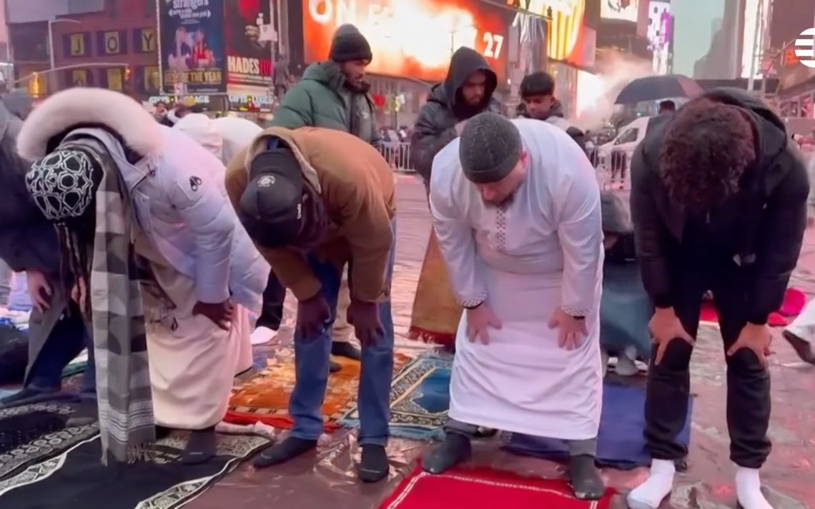 Muslims in New York City’s Times Square gathered for the first Taraweeh prayers of Ramadan 2026. This annual event, now in its fifth year, drew thousands of worshippers. Video still. Muslims in New York City’s Times Square gathered for the first Taraweeh prayers of Ramadan 2026. This annual event, now in its fifth year, drew thousands of worshippers. Video still.
