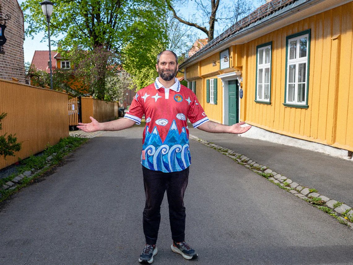 Amir Asgharnejad in his self-designed national team kit. Photo: The website Amir for Norway Amir Asgharnejad in his self-designed national team kit. Photo: The website Amir for Norway