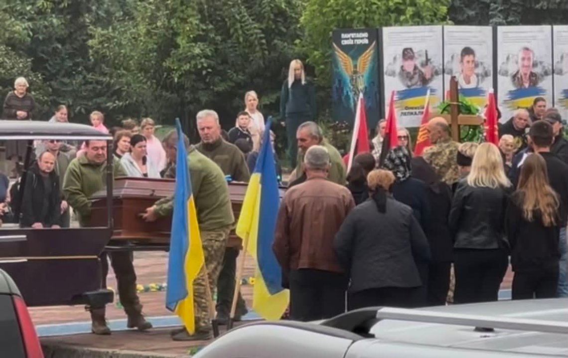 A military funeral for a veteran in Kosiv, a village in Ukraine's Carpathian Mountains, 13 September 2025. He volunteered to fight in February 2022. As the coffin is lifted onto the hearse, his mother's anguished cries pierce the hearts of all who are present. He was her only child. The entire village has gathered to honour his sacrifice. Photo: Christian Borchsenius A military funeral for a veteran in Kosiv, a village in Ukraine's Carpathian Mountains, 13 September 2025. He volunteered to fight in February 2022. As the coffin is lifted onto the hearse, his mother's anguished cries pierce the hearts of all who are present. He was her only child. The entire village has gathered to honour his sacrifice. Photo: Christian Borchsenius