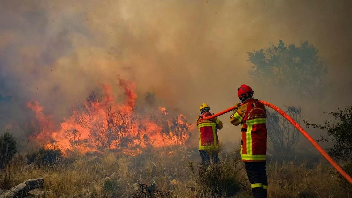 French firefighters battle wildfires. Photo: Sécurité Civile (French Ministry of the Interior) French firefighters battle wildfires. Photo: Sécurité Civile (French Ministry of the Interior)