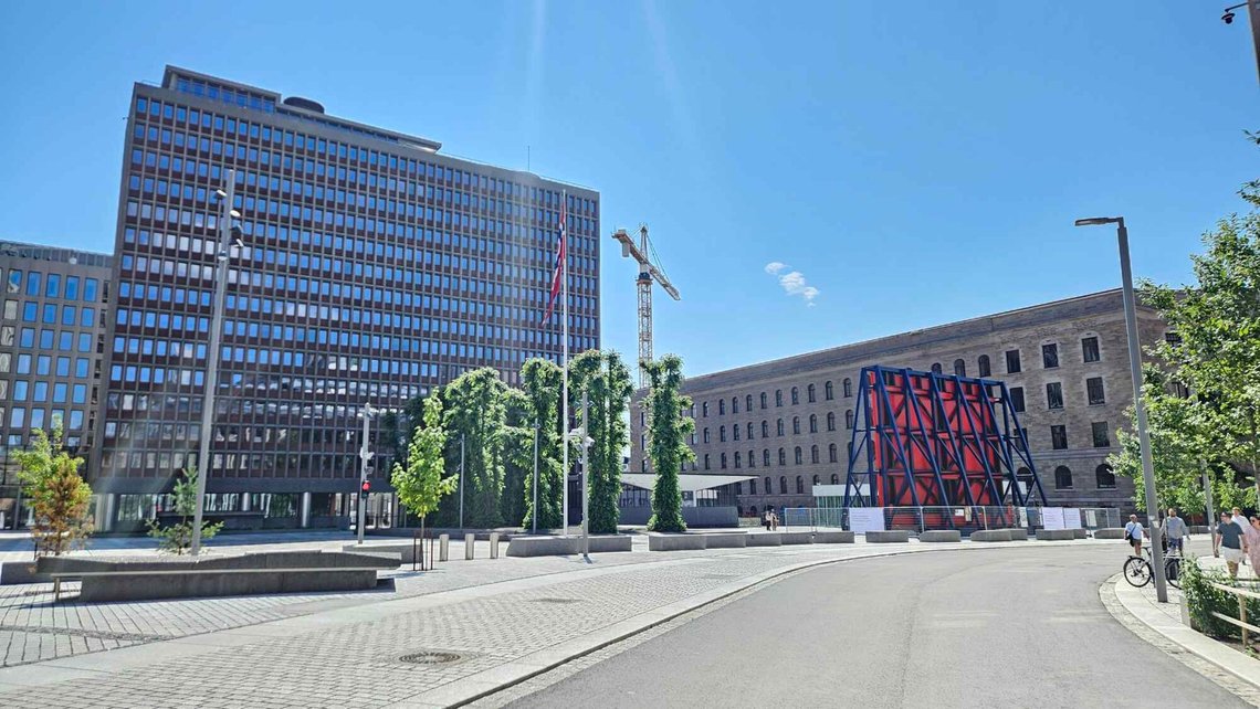 Oslo's costly and unattractive new Government Quarter is a fitting architectural expression of a ruling elite that displays few human qualities. Photo: Paul Grøtvedt. Oslo's costly and unattractive new Government Quarter is a fitting architectural expression of a ruling elite that displays few human qualities. Photo: Paul Grøtvedt.