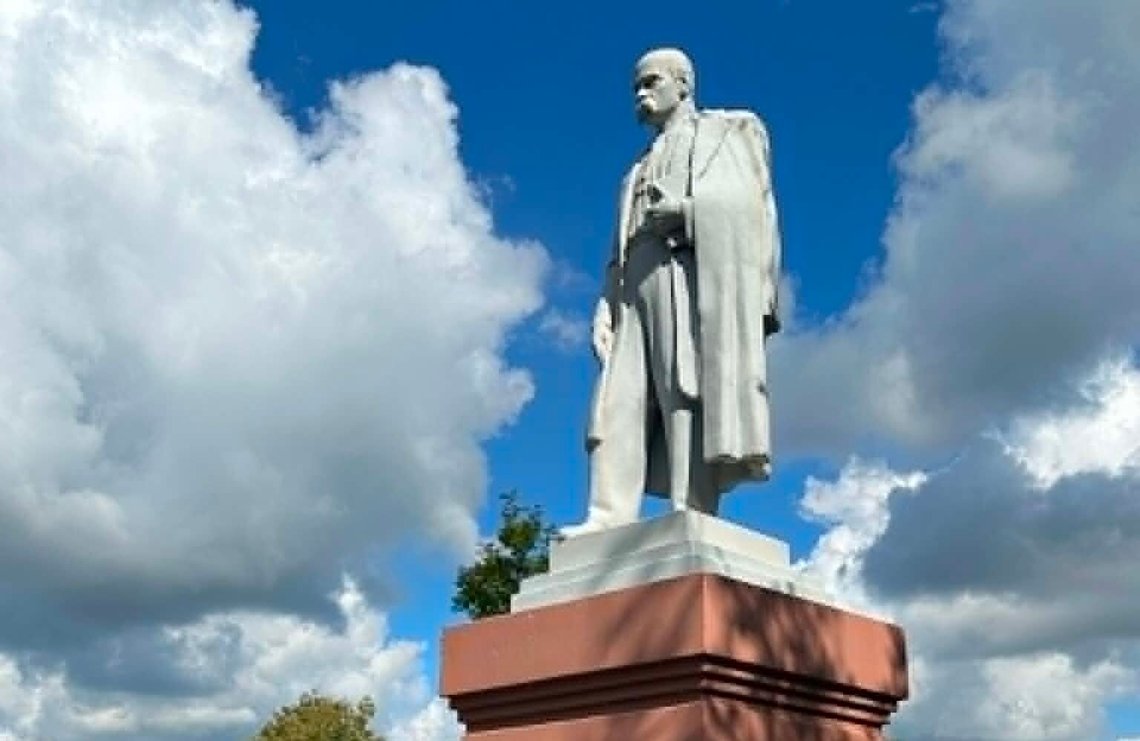 Taras Shevchenko has returned home from exile to his pedestal, here in Oleska, beside Olesko Castle, which we visited on Day 2. Almost everything in Ukraine seems to be named after him, including the country’s leading university. Photo: Christian Borchsenius. Taras Shevchenko has returned home from exile to his pedestal, here in Oleska, beside Olesko Castle, which we visited on Day 2. Almost everything in Ukraine seems to be named after him, including the country’s leading university. Photo: Christian Borchsenius.