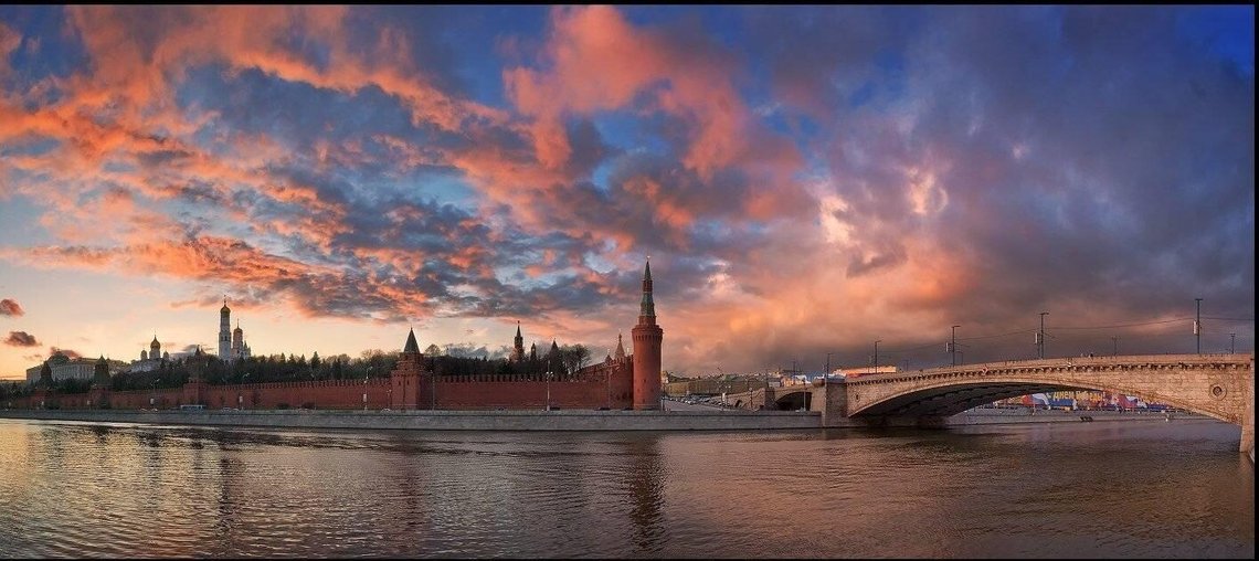 The Moscow Kremlin at sunset, viewed from Ustyinsky Bridge. Photo: Sergey Norin / Wikimedia Commons / CC BY 2.0 The Moscow Kremlin at sunset, viewed from Ustyinsky Bridge. Photo: Sergey Norin / Wikimedia Commons / CC BY 2.0