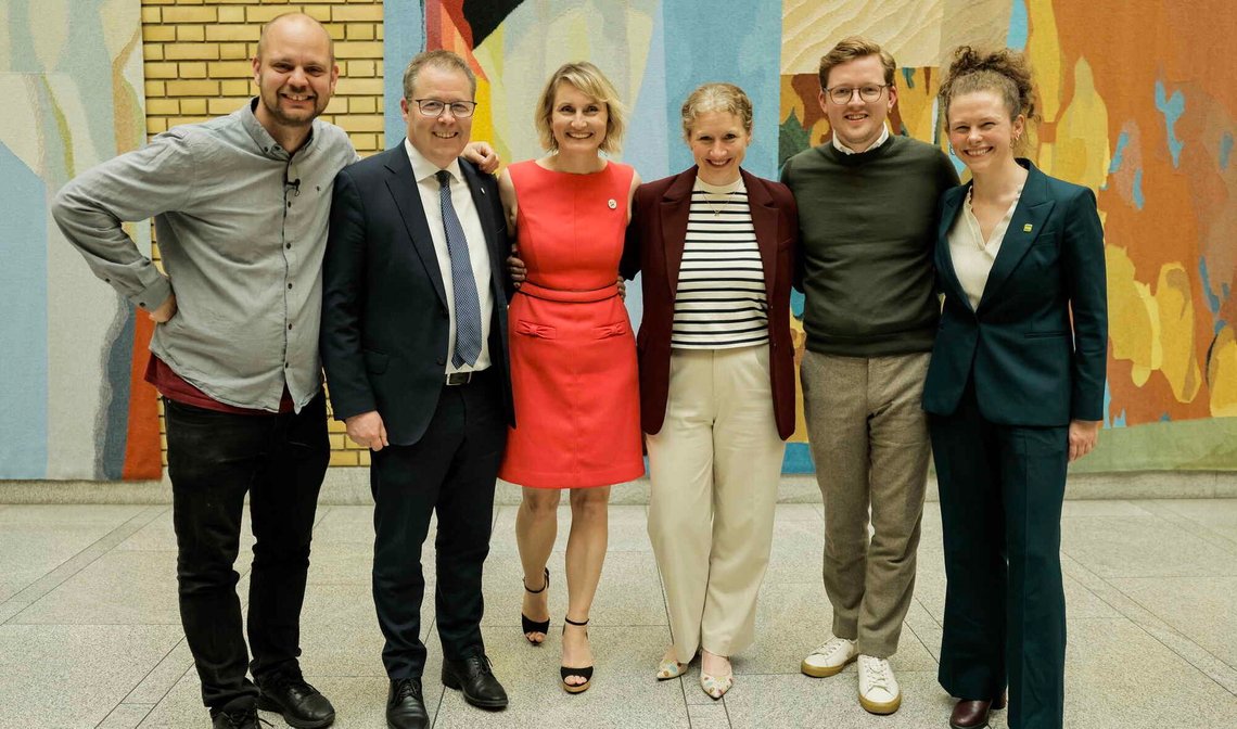 Mímir Kristjánsson (R), Bjørn Arild Gram (Sp), Marthe Hammer (SV), Tuva Moflag (Ap), Even Røed (Ap) and Ingrid Liland (MDG) after negotiations on the revised national budget in the Storting on 7 June 2026. Mímir Kristjánsson (R), Bjørn Arild Gram (Sp), Marthe Hammer (SV), Tuva Moflag (Ap), Even Røed (Ap) and Ingrid Liland (MDG) after negotiations on the revised national budget in the Storting on 7 June 2026.
