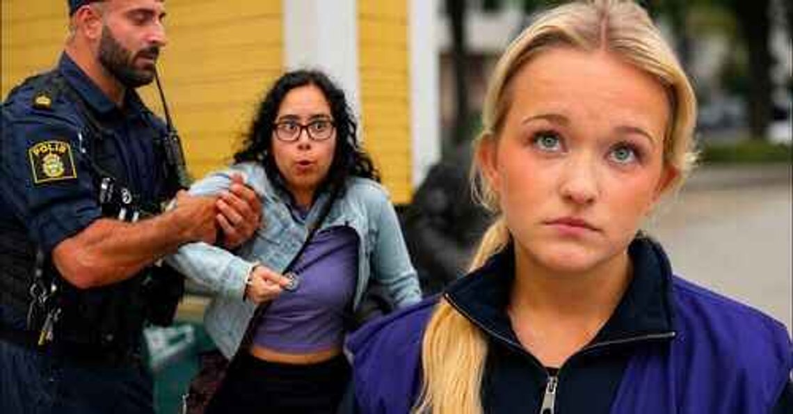 Left Party politician Yakira Pulido Moreno, a member of the Education Committee in Upplands Väsby, had to be carried away by police after threatening to kill a 16-year-old girl. Photo: YouTube screenshot Left Party politician Yakira Pulido Moreno, a member of the Education Committee in Upplands Väsby, had to be carried away by police after threatening to kill a 16-year-old girl. Photo: YouTube screenshot